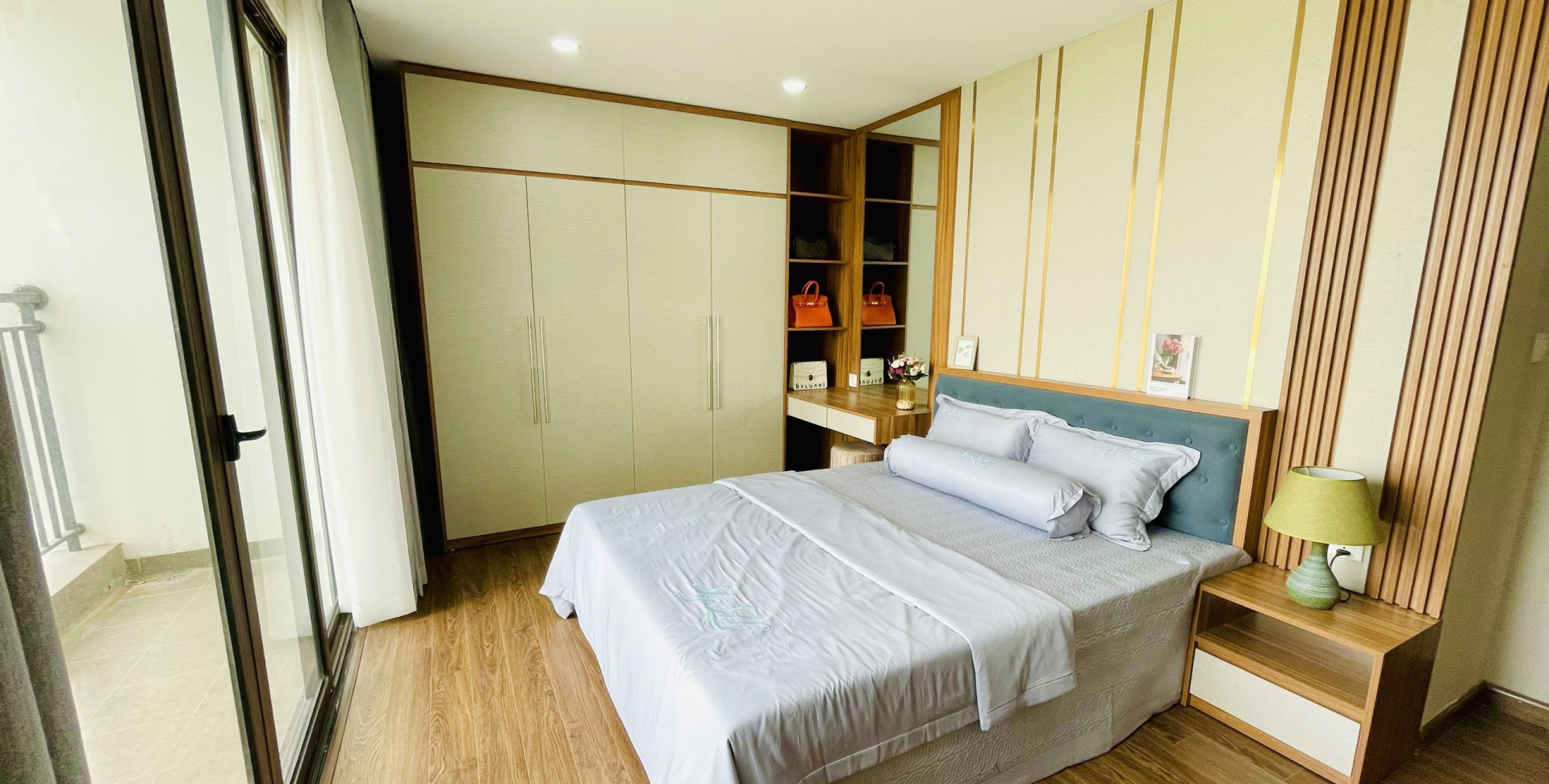 Cần Bán 2 Căn Hộ Tầng Trung Tại Hoàng Thành Tower Full Nội Thất.